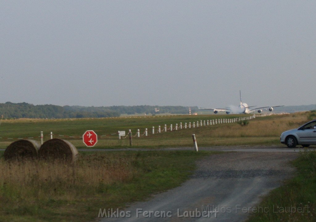 Warten auf den Airbus 380 Koeln Bonn P308.JPG
